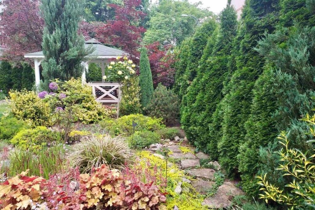 Hidden Gem Garden Apartament *